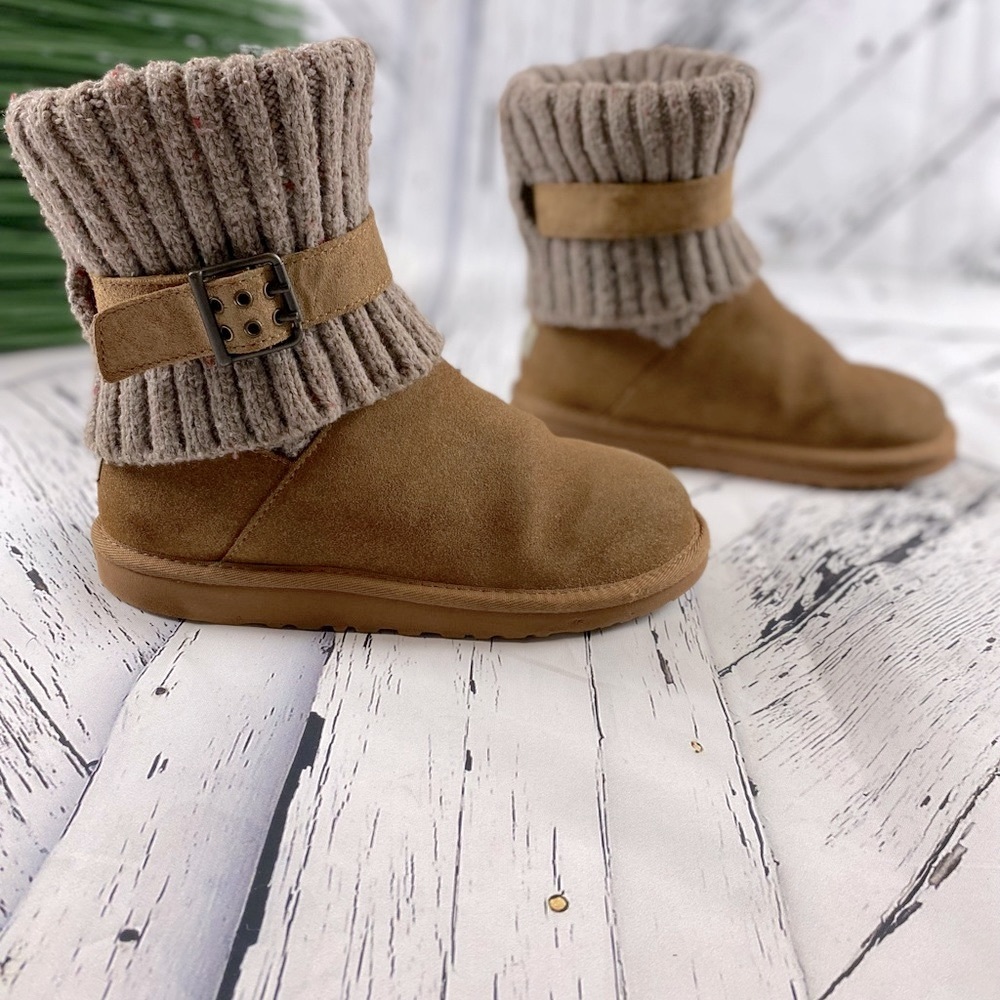 UGG- Cambridge boot 1003175 W Size 4